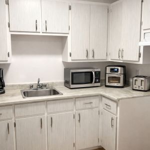 BEAU 4½ | CHAUFFAGE-EAU CHAUDE - Photo 2