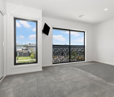 Stylish Townhouse Living in the Sought-After Brompton Estate - Photo 1