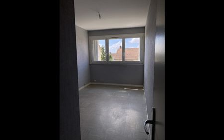 Location Appartement 4 pièces 70 m² Issoudun - Photo 5