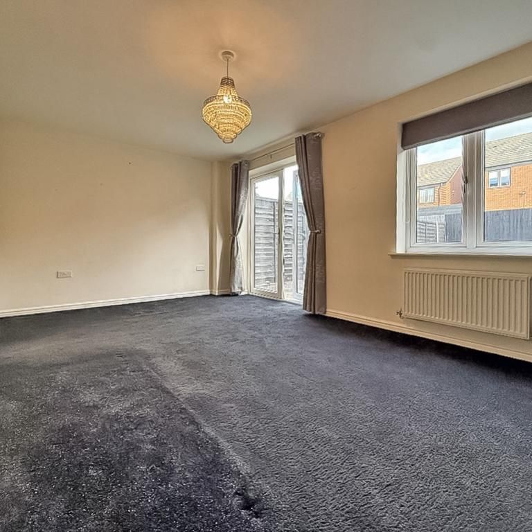 4 bedroom semi-detached house to rent - Photo 1