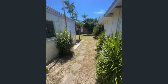 Relaxed Beachside Living in the Heart of Marcoola - Photo 3