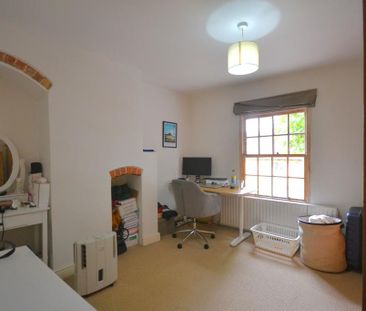 2 bedroom end of terrace house to rent - Photo 4