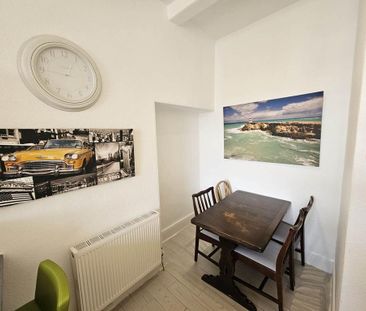 3 bedroom flat to rent - Photo 2