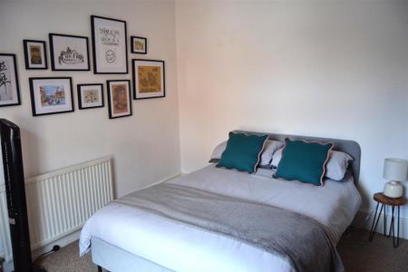 2 bedroom terraced house to rent - Photo 4