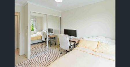 Chevron Island-Spacious Three bedrooms-elevated views of Surfers Paradise on Stanhill Drive! - Photo 4