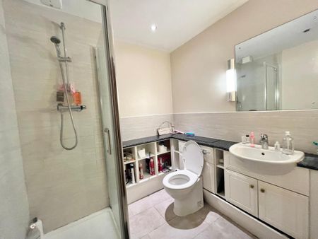 1 bedroom in a flat share to rent - Photo 5