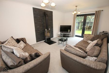 4 bedroom detached house to rent - Photo 5