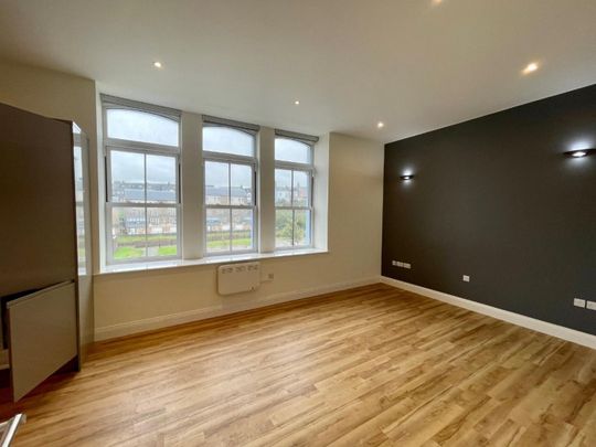 2 bedroom Flat To Let - Photo 1