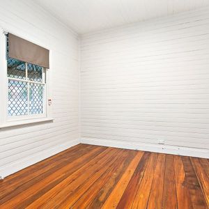 Older style neat and tidy three bedroom home - Photo 2