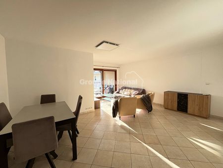 Location Appartement 3 pièces 82m² - Photo 4