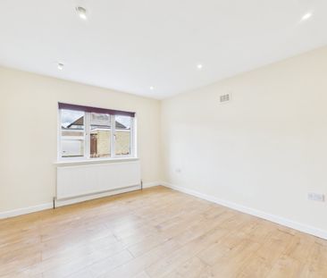 3 bedroom Bungalow in Northfield Road, Maidenhead - Photo 6