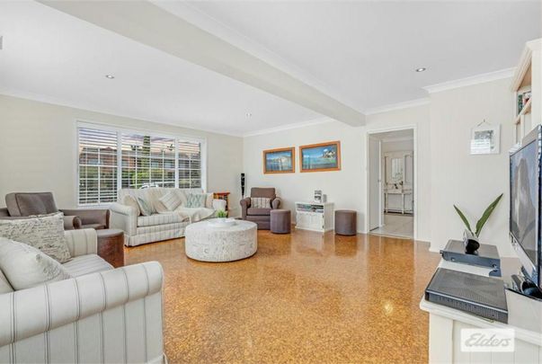 Comfortable 4 Bedroom Family Home - Photo 1