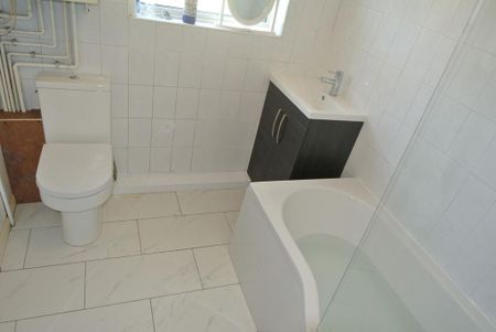 3 bedroom terraced house to rent - Photo 5