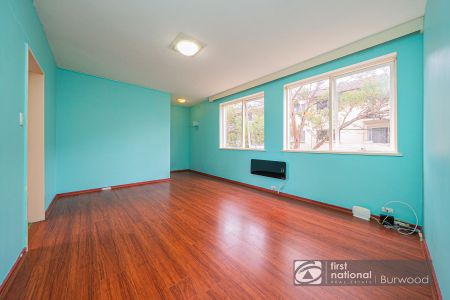 Prime Box Hill Location - Light-Filled Apartment - Photo 2
