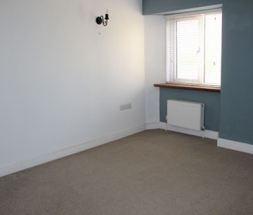 2 bed Cottage - To Let - Photo 3
