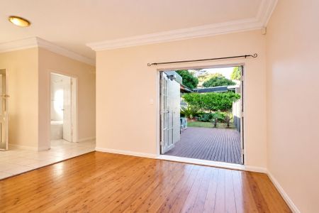 Modern 2-Bedroom Freestanding Home – Central & Convenient Location - Photo 3
