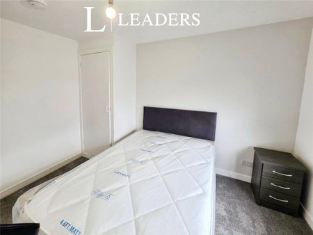 1 bedroom in a house share to rent - Photo 2