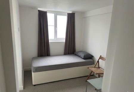 Room in a Shared House, Midhurst Avenue Thornton Heath, CR0 - Photo 2