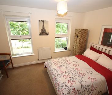 3 bedroom Town House to let - Photo 6