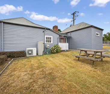 Charming Two Bedroom Cottage - Photo 5