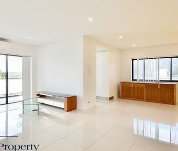 Modern 2 Bedrooms plus study or third bedroom with Double Parking a... - Photo 3