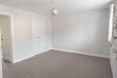 2 bedroom terraced house to rent - Photo 4