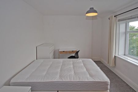 4 bedroom terraced house to rent - Photo 4