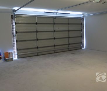 CONTEMPORARY HOME - Photo 4