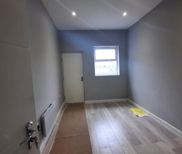 2 Bed Flat, Hither Green Lane, SE13 - Photo 3