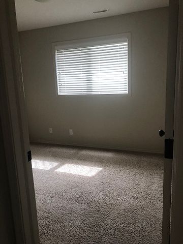 2 Bed Condo – 99 Pioneer Way, Blackfalds - Photo 2