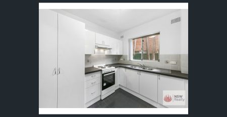 2 bedroom apartment - Walk to Campsie Train Station! - Photo 3