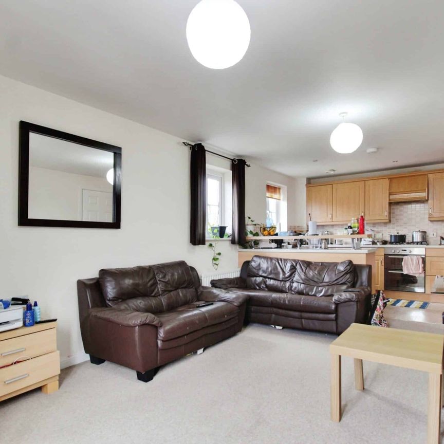 Brunel Crescent, Swindon, Swindon, SN2 - Photo 1