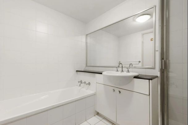 Spacious Two-Bedroom Apartment with Resort-Style Facilities - Photo 1