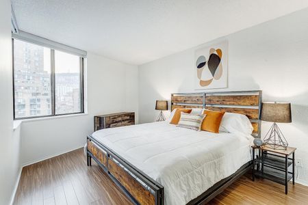 Exclusive Living in the Heart of Montreal - Photo 4