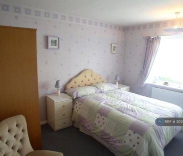 3 bedroom semi-detached house to rent - Photo 4
