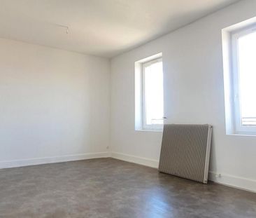 Location Appartement 80m² RIORGES 42153 - Photo 3