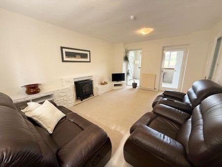 3 bedroom semi-detached house to rent - Photo 5