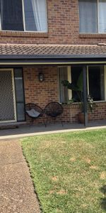 Beautifully Renovated Townhouse! - Photo 3