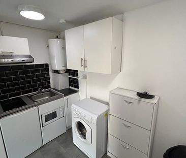 Studio Flat, Bow, E3 - Photo 6