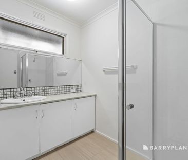 Spacious Family Home in Prime Nunawading Location - Photo 5