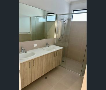 4-Bedroom (2 Master Bedrooms) 3-Bathroom Home - Photo 4