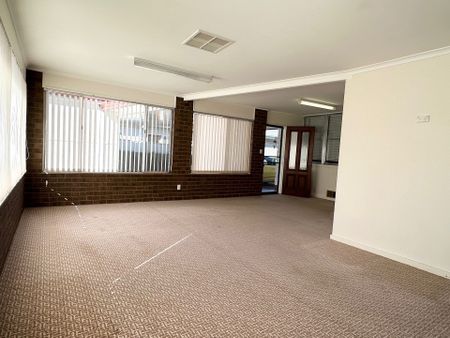 NORTH GRIFFITH LOCATION - Photo 2