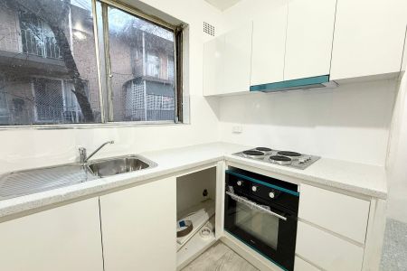 Spacious 2-Bedroom Unit with Renovated Kitchen & Timber Flooring - Photo 3