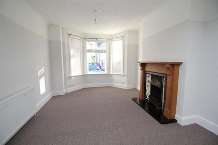 3 bedroom end of terrace house to rent - Photo 2