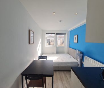 Studio Flat, Rock St, N4 - Photo 2