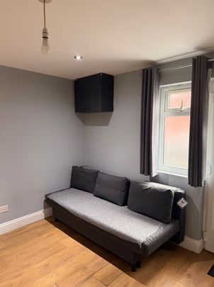 1 Bed Flat, Forest Road, E17 - Photo 1