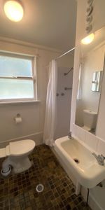 Bedsitter Available in Lansdowne Street - Photo 3