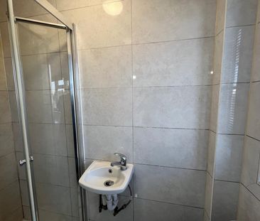 Self contained studio flat close to ilford station- 900 pcm -dss ac... - Photo 6