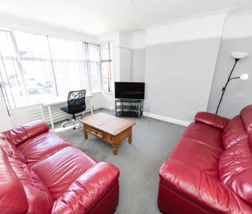 Derwentwater Grove, Headingley, Leeds - Photo 2