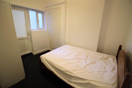 Flat For Rent Victoria Road North, Southsea - Photo 3